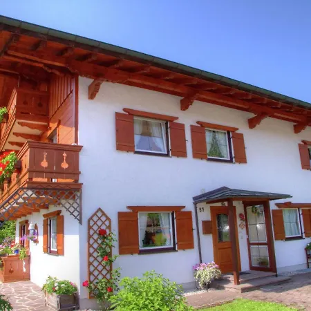 Modern In Eck With Balcony * Inzell